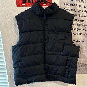 Old Navy Men's Black Puffer Vest